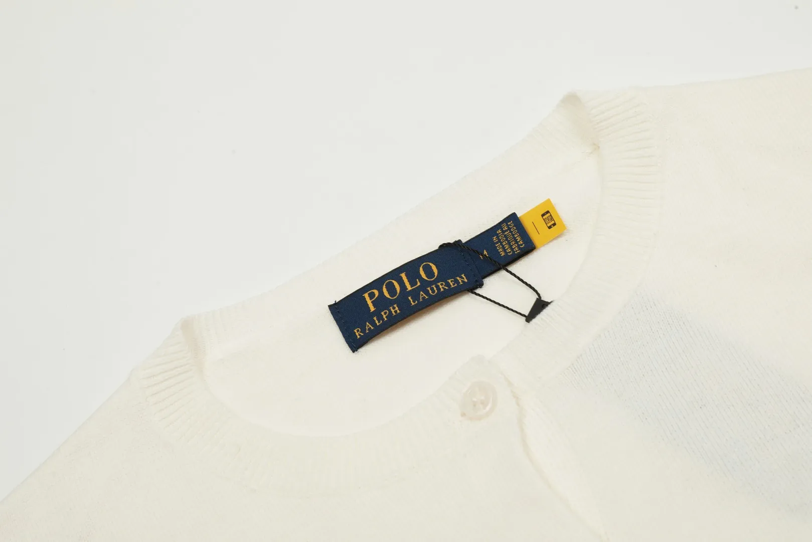 🅿️190 "Top Quality" Style Number: DS010# [Ralph Lauren Solid Color Round Neck Basic Pony Embroidered Logo Knitted Cardigan Long Sleeve] ✅Ralph Lauren Classic Basic Versatile Jersey Cardigan Long Sleeve Small Jacket ✅Main supplier of platform live broadcast wholesale entities ✅ZP quality 1:1 pattern making Scan the code to enter the GF website Counter quality ✅Details and quality The only one in Guangzhou Imported quality cotton yarn Mainly high-end Cost-effective, good quality, no need to say more ✅The version is restored to the original, loose, comfortable and stress-free, simple is high-end, classic is timeless ✅The upper body is simple and easy to match, a must-have for goddess ootd. Good-looking clothes are never picky. A must-have in the goddess’ wardrobe. Size: S-XL Color: Off-white, light blue, pink, khaki, army green, gray, navy, black, Chinese red, mint green